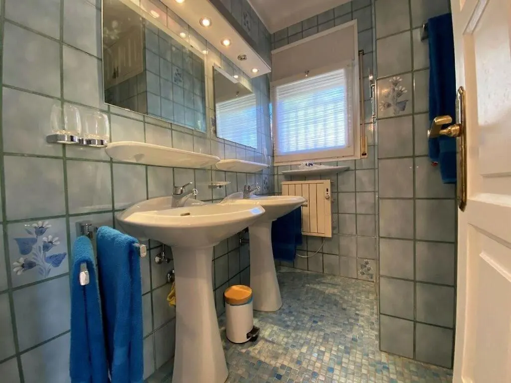 Ferienhaus Casacarl Comfortable Holiday Residence Roses